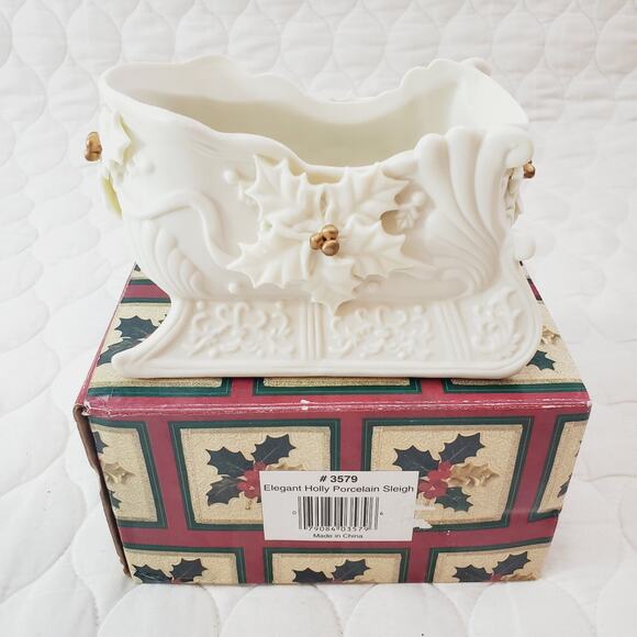 Vintage Elegant Holly Porcelain Sleigh #3579 3D Planter Decor Christmas Holiday - Picture 3 of 10